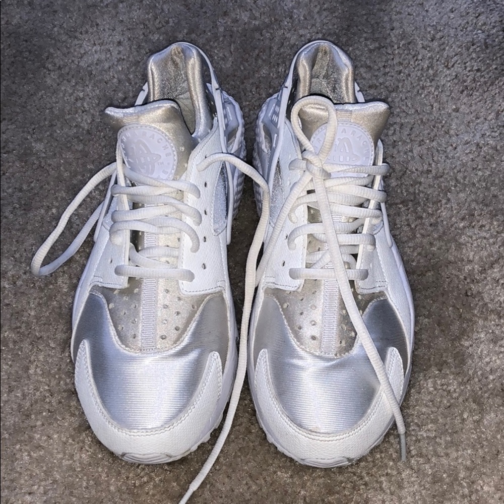 Nike all white huarache sneakers women size 8